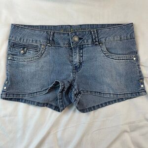 9/10 - 32” Hydraulic Jean Shorts Metro Button Pockets - Stretch - Light Blue